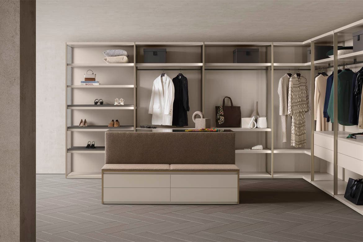 Walk In Closet Island Up Design