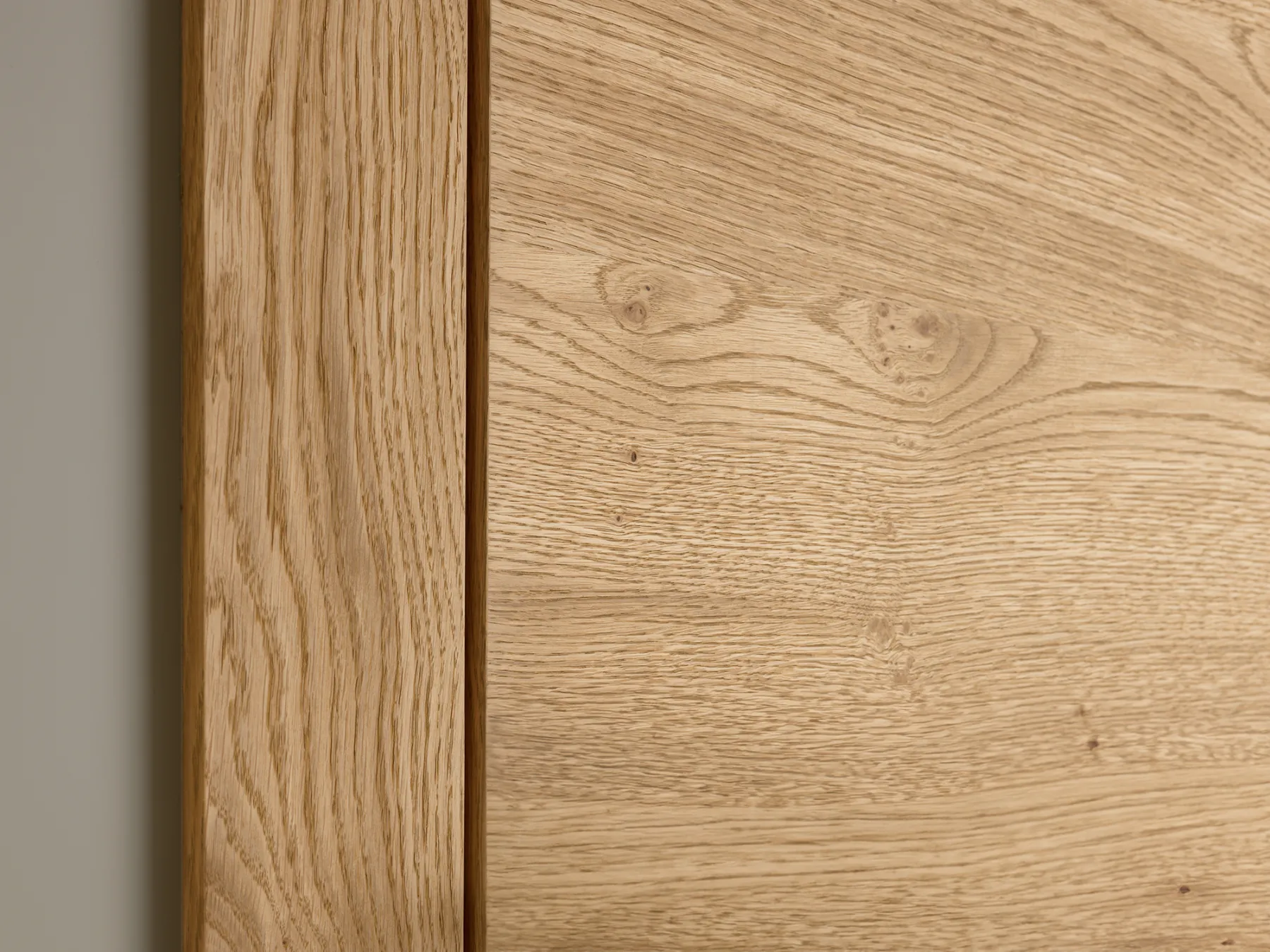 Hinged doors with visible frame thumbnail 2