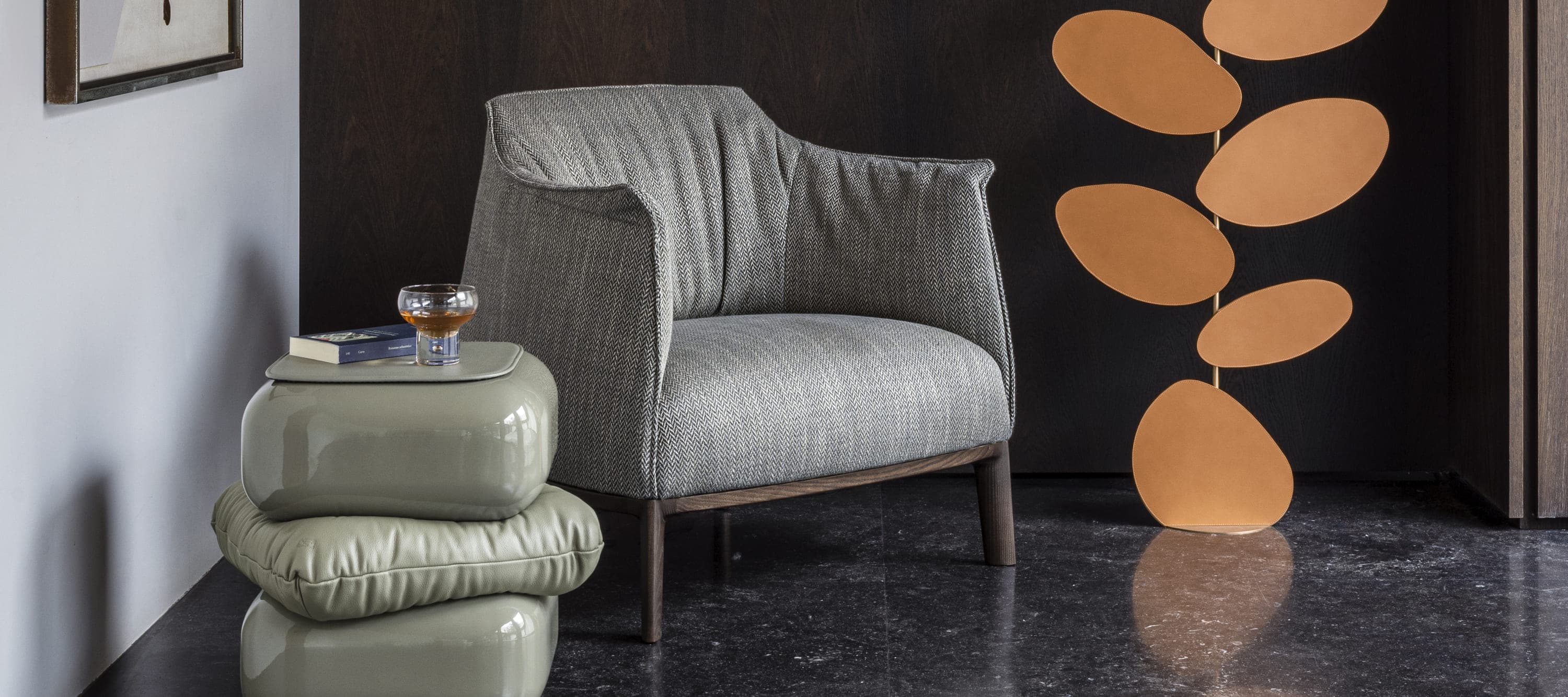 Archibald | Armchair with wood base