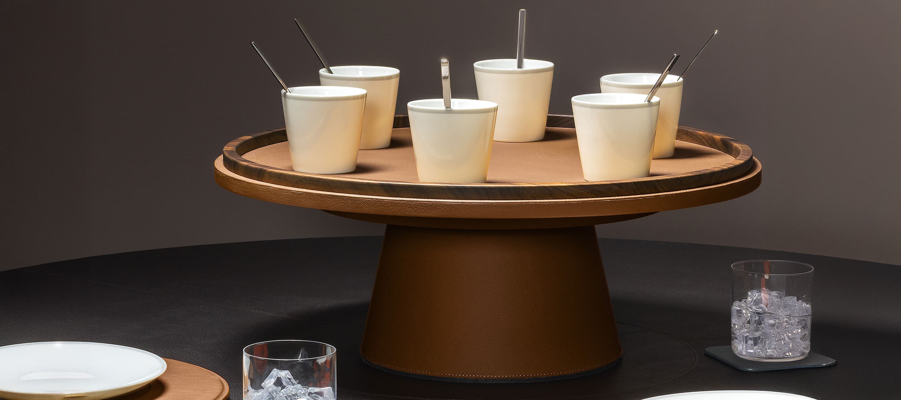 Tableware | Rotating raised tray